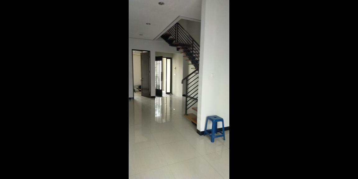 Rumah Minimalis Modern Lokasi Strategis di Kertomenanggal Gayungan Surabaya Selatan Rumah Minimalis Modern Lokasi Strategis di Kertomenanggal Gayungan Surabaya Selatan