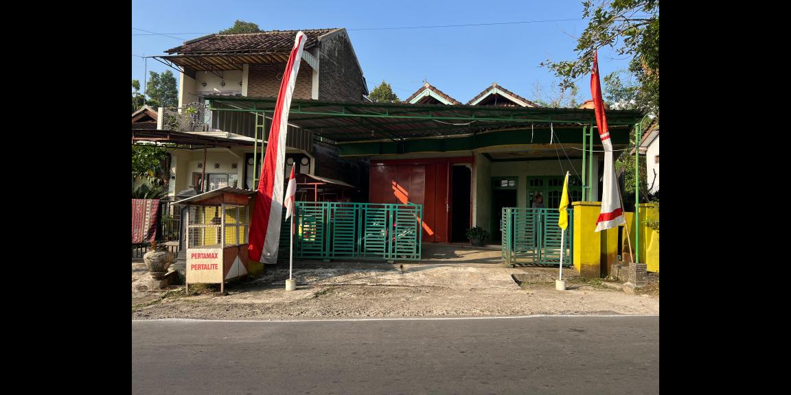 Rumah 200m² Tepi Jl Raya Strategis Buka Usaha Karanganyar Rumah 200m² Tepi Jl Raya Strategis Buka Usaha Karanganyar