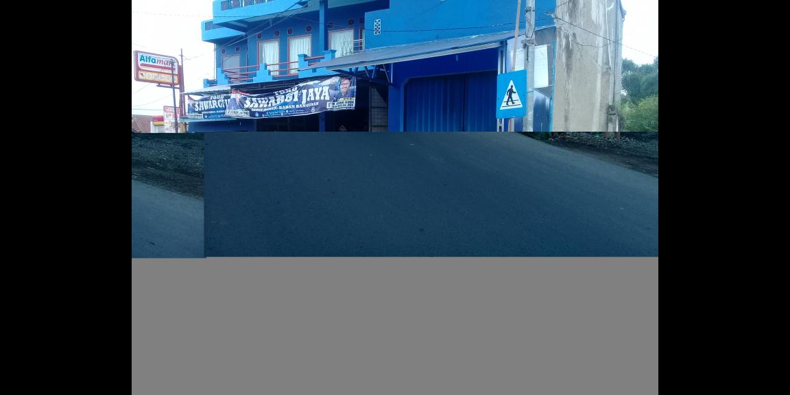 Tanah dan bangunan pinggir jalan Tanah dan bangunan pinggir jalan