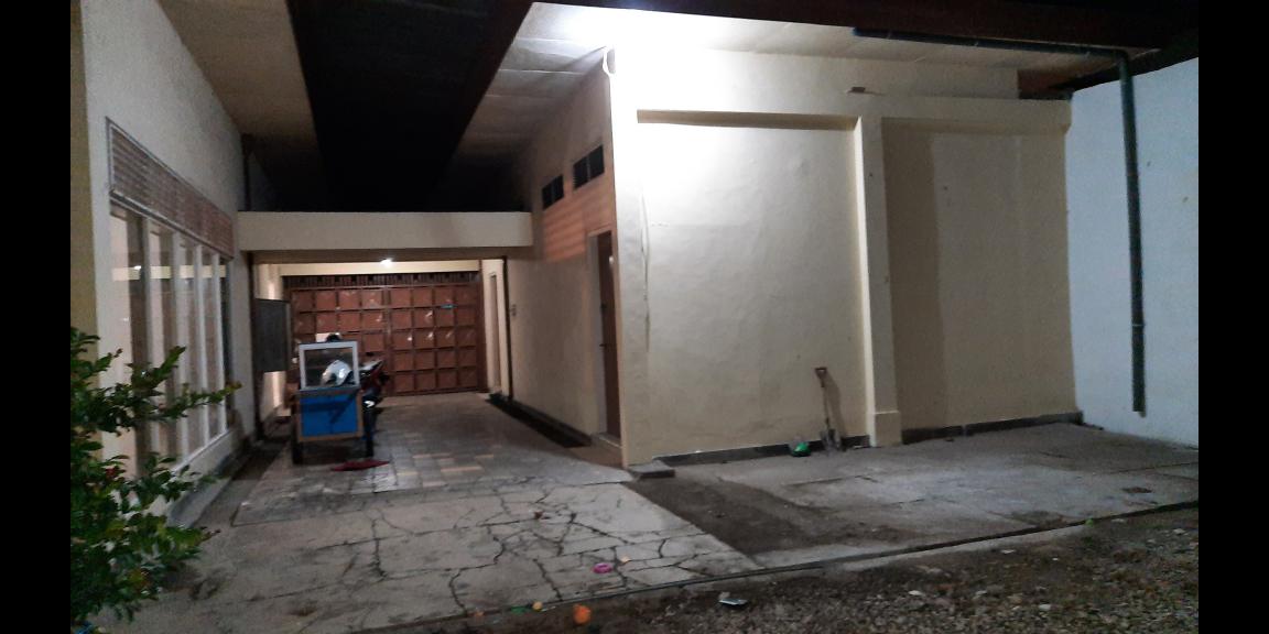 RUMAH UNTUK USAHA MADIUN KOTA STRATEGIS DI JALAN PROTOKOL RUMAH UNTUK USAHA MADIUN KOTA STRATEGIS DI JALAN PROTOKOL