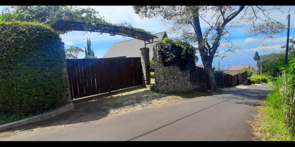 VILLA GAYA INDUSTRIAL DI CIUMBULEUIT VIEW KOTA BANDUNG VILLA GAYA INDUSTRIAL DI CIUMBULEUIT VIEW KOTA BANDUNG