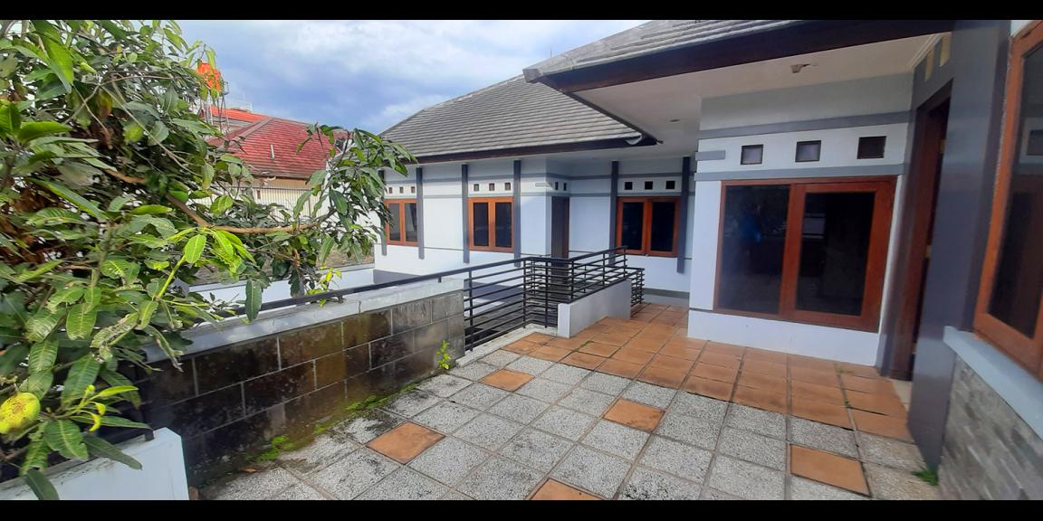 RUMAH DUA LANTAI GAYA KONTEMPORER SIAP HUNI DI DAGO ASRI KOTA BANDUNG RUMAH DUA LANTAI GAYA KONTEMPORER SIAP HUNI DI DAGO ASRI KOTA BANDUNG