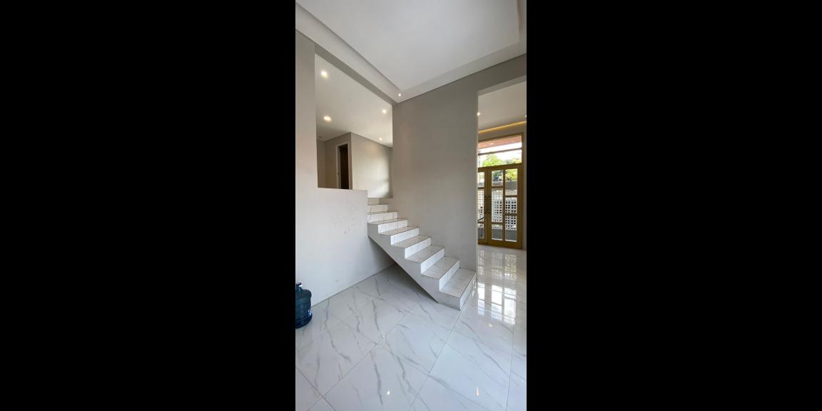 Rumah Baru Hook Minimalis Ada Kolam Renang di Juanda Sidoarjo Rumah Baru Hook Minimalis Ada Kolam Renang di Juanda Sidoarjo