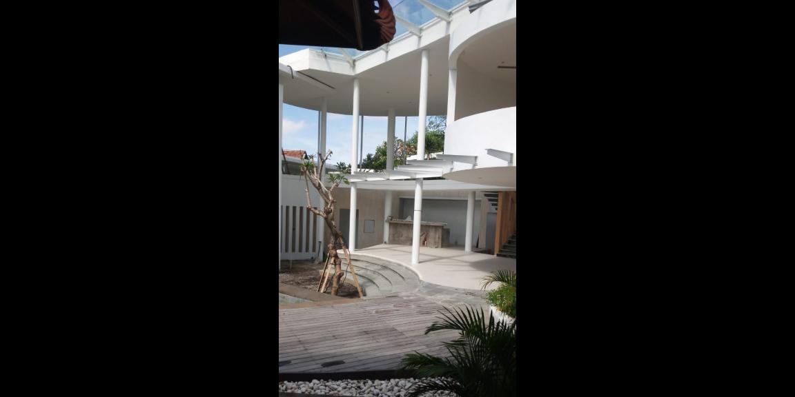 Jual Villa Mewah Siap Huni di Jalan Raya Seminyak Kuta Jual Villa Mewah Siap Huni di Jalan Raya Seminyak Kuta