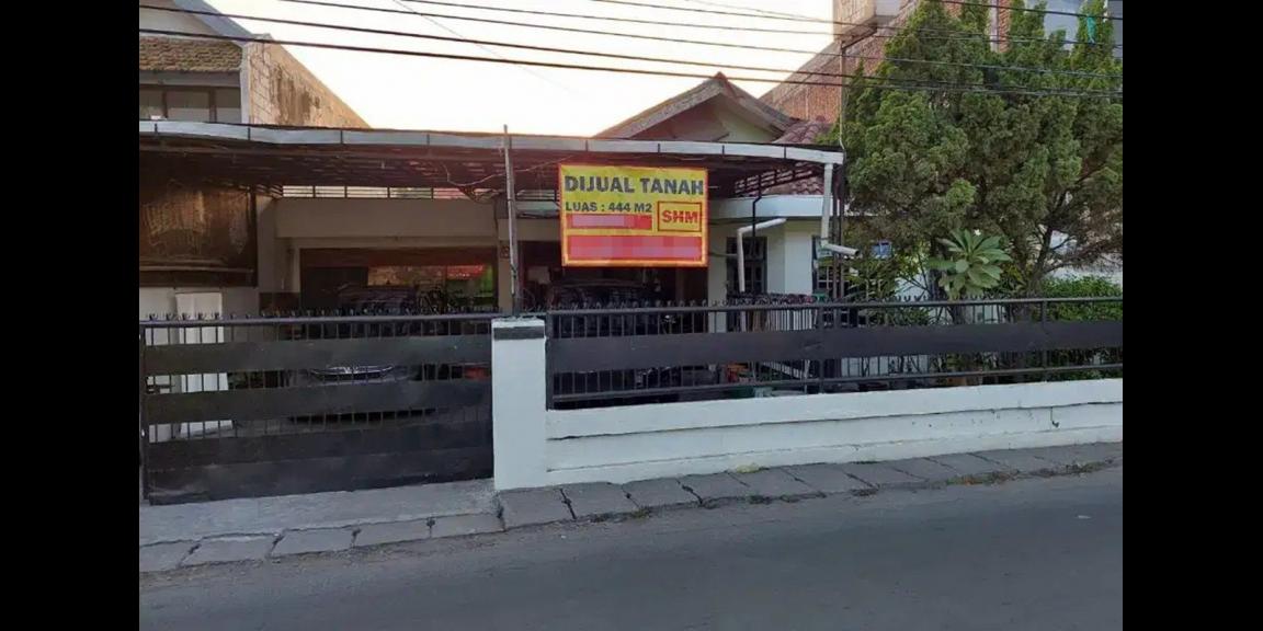 Rumah Luas Strategis di Jalan Raya Jambangan Surabaya Rumah Luas Strategis di Jalan Raya Jambangan Surabaya