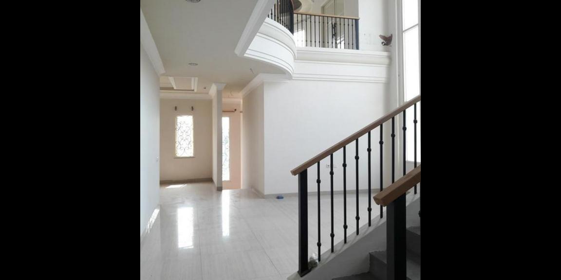 Rumah Mewah di Komplek Villa Valencia Lontar Surabaya Rumah Mewah di Komplek Villa Valencia Lontar Surabaya