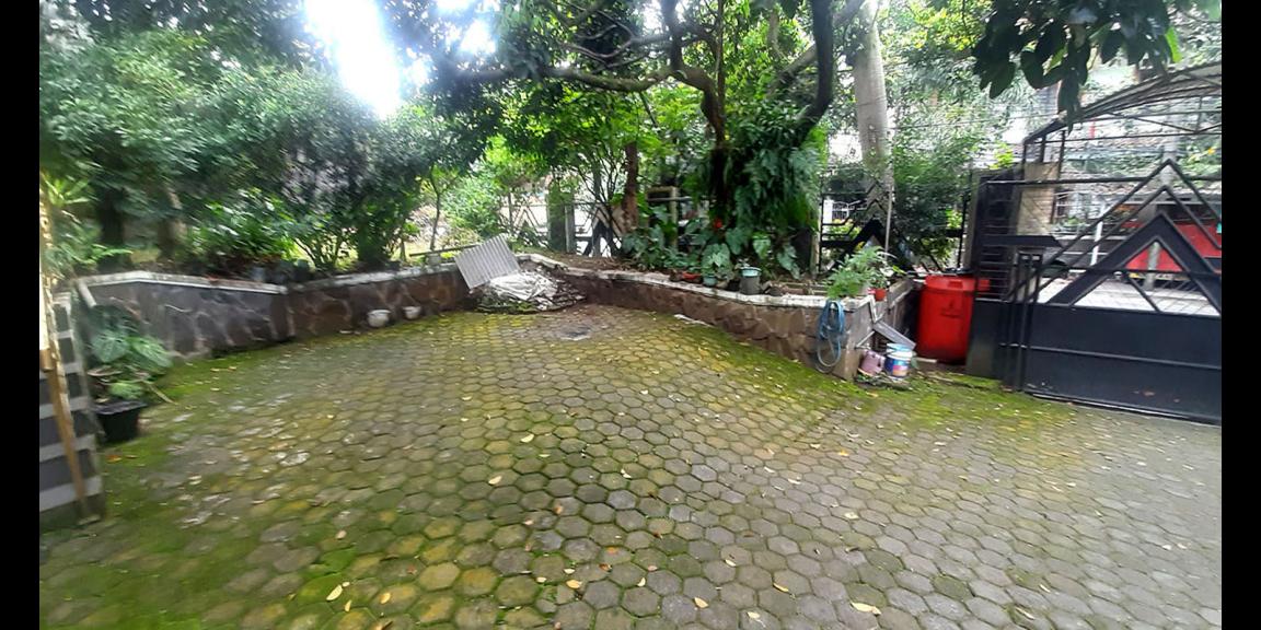 RUMAH MODERN-CLASSIC DENGAN KOLAM RENANG DI SUKAHAJI PASTEUR BANDUNG RUMAH MODERN-CLASSIC DENGAN KOLAM RENANG DI SUKAHAJI PASTEUR BANDUNG