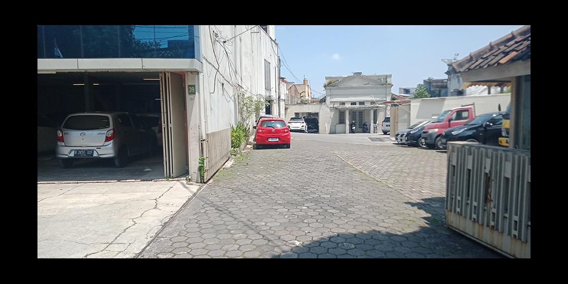 GEDUNG 2 LANTAI TANAH 2100 M2 SHM SUPER STRATEGIS UNTUK KANTOR DAN KOMERSIAL DI JL. WASTUKENCANA BANDUNG GEDUNG 2 LANTAI TANAH 2100 M2 SHM SUPER STRATEGIS UNTUK KANTOR DAN KOMERSIAL DI JL. WASTUKENCANA BANDUNG