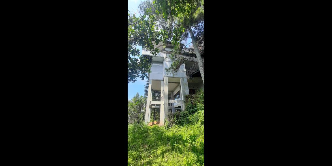 RUMAH 3 LANTAI DENGAN ROOFTOP VIEW KOTA BANDUNG KAWASAN DAGO BANDUNG RUMAH 3 LANTAI DENGAN ROOFTOP VIEW KOTA BANDUNG KAWASAN DAGO BANDUNG