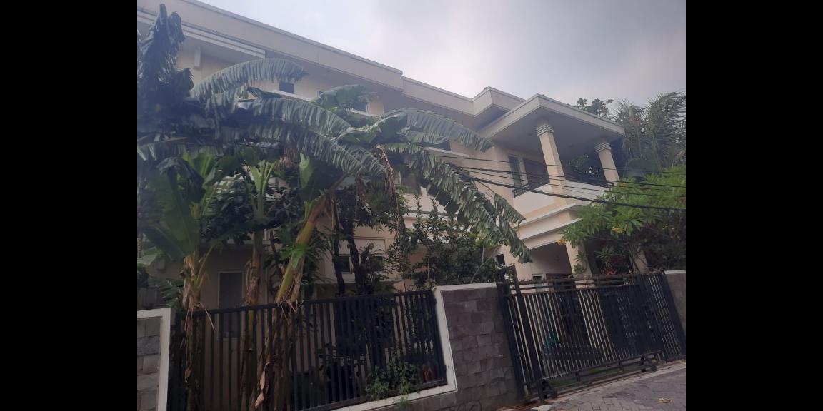 Jual Rumah Mewah di Jalan Barata Jaya Kota Surabaya Jual Rumah Mewah di Jalan Barata Jaya Kota Surabaya