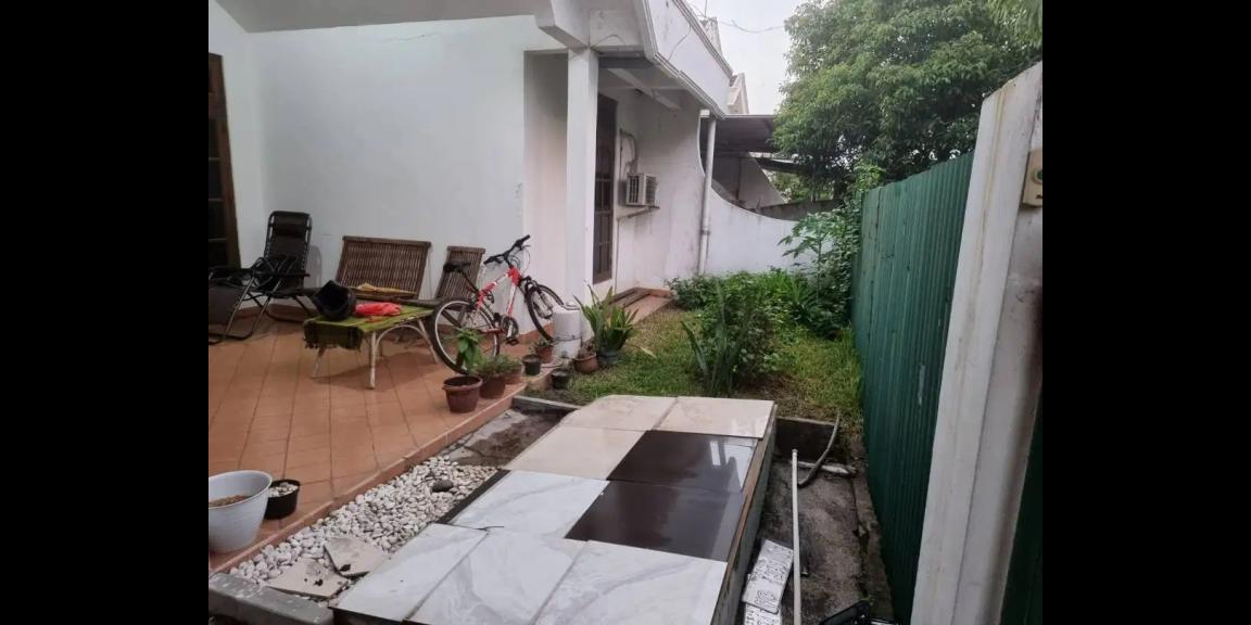 Jual Rumah Bagus Kawasan Jambangan Gayungsari Barat Surabaya Jual Rumah Bagus Kawasan Jambangan Gayungsari Barat Surabaya