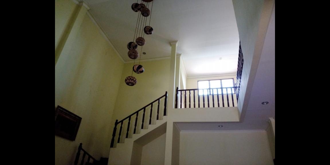 Rumah Mewah Bagus di Daerah Ketintang Timur Surabaya Rumah Mewah Bagus di Daerah Ketintang Timur Surabaya