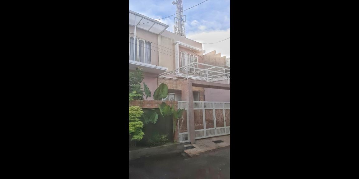 Rumah Mewah SHM di Mojoklanggru Kidul Kota Surabaya Rumah Mewah SHM di Mojoklanggru Kidul Kota Surabaya