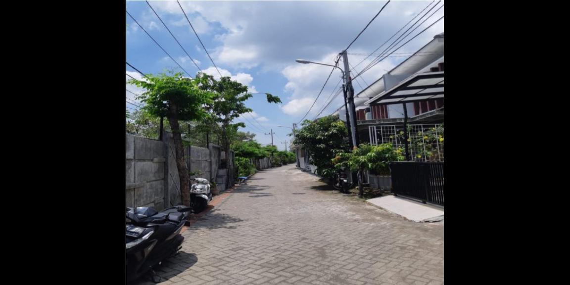 Rumah Kosong Strategis Perumahan Green Semanggi Surabaya Rumah Kosong Strategis Perumahan Green Semanggi Surabaya