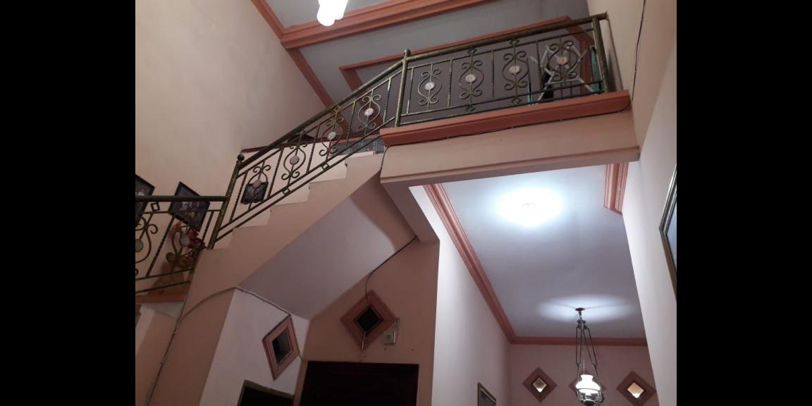 Rumah Luas 2 Lantai di Raya Klampis Semolo Surabaya Rumah Luas 2 Lantai di Raya Klampis Semolo Surabaya