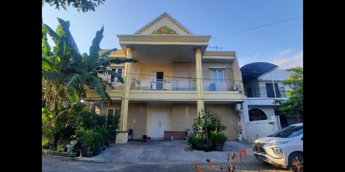 Rumah Dua Lantai Kawasan Perumahan Rayan Regency Surabaya Rumah Dua Lantai Kawasan Perumahan Rayan Regency Surabaya