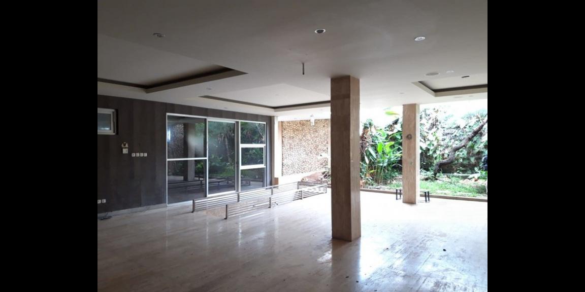 Rumah Mewah Kosong di Jalan Pantai Balangan Kuta Rumah Mewah Kosong di Jalan Pantai Balangan Kuta