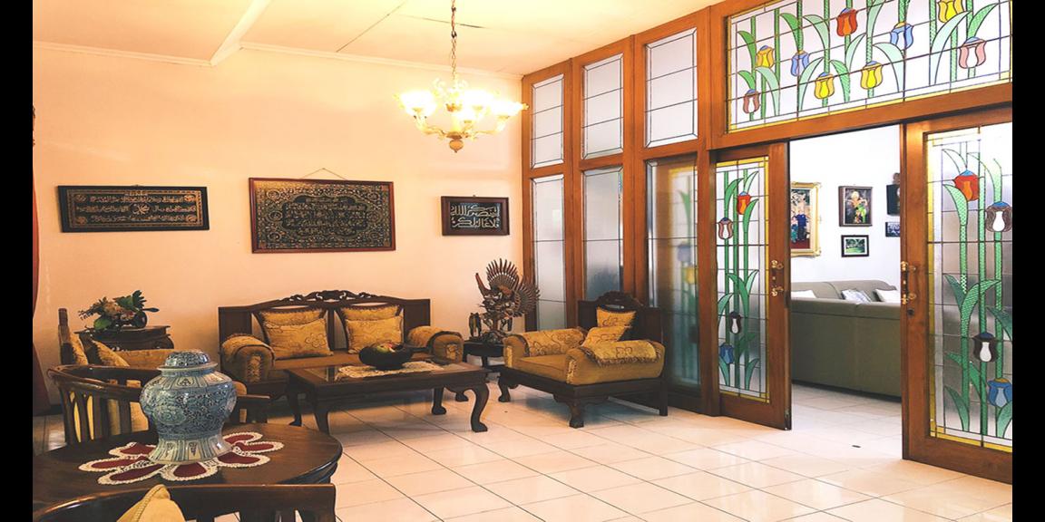 RUMAH MODERN-CLASSIC DENGAN KOLAM RENANG DI SUKAHAJI PASTEUR BANDUNG RUMAH MODERN-CLASSIC DENGAN KOLAM RENANG DI SUKAHAJI PASTEUR BANDUNG