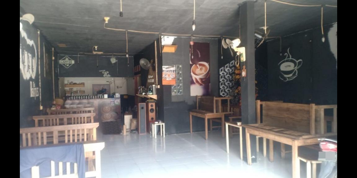 Jual Rumah Kost dan Tempat Usaha Cafe di Manukan Tama Jual Rumah Kost dan Tempat Usaha Cafe di Manukan Tama
