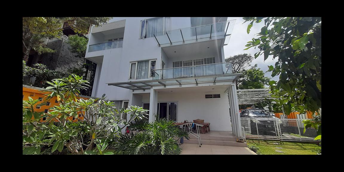 RUMAH MODERN MINIMALIS DENGAN SWIMMING POOL VIEW LEMBAH DI RESORT DAGO PAKAR BANDUNG RUMAH MODERN MINIMALIS DENGAN SWIMMING POOL VIEW LEMBAH DI RESORT DAGO PAKAR BANDUNG