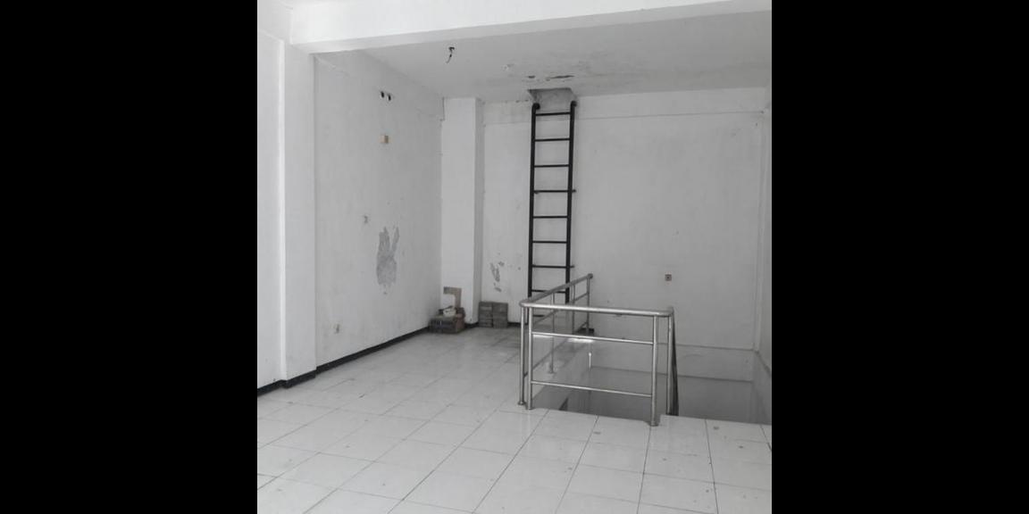 Ruko di Komplek Ruko Surya Inti Permata daerah Dukuhpakis Ruko di Komplek Ruko Surya Inti Permata daerah Dukuhpakis