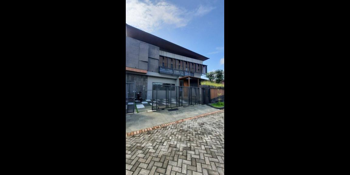 TURUN HARGA!!! Rumah Mewah Baru Gress Siap Huni Lokasi Manyar Kertoardi Sukolilo Surabaya TURUN HARGA!!! Rumah Mewah Baru Gress Siap Huni Lokasi Manyar Kertoardi Sukolilo Surabaya