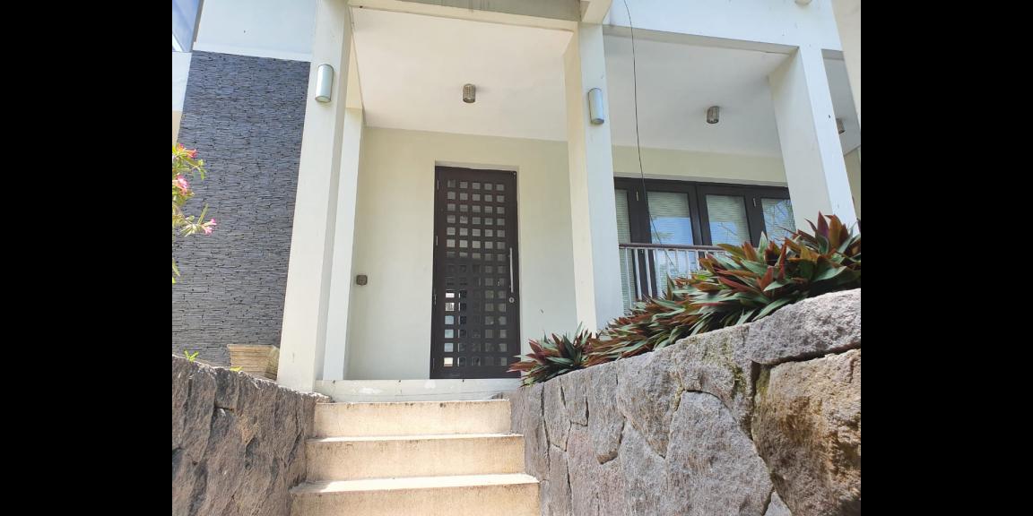 Rumah Mewah Siap Huni Kawasan Graha Family Kota Surabaya Rumah Mewah Siap Huni Kawasan Graha Family Kota Surabaya