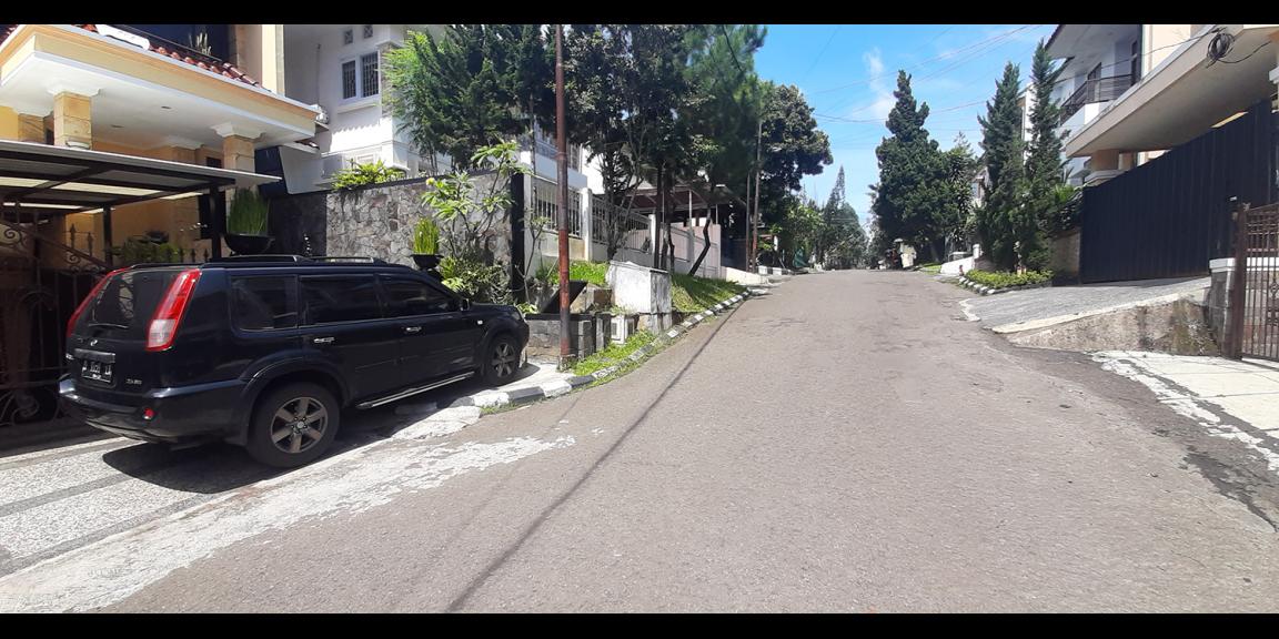 RUMAH DUA LANTAI SIAP HUNI DENGAN INDOOR SWIMMING POOL DI DAGO ASRI KOTA BANDUNG RUMAH DUA LANTAI SIAP HUNI DENGAN INDOOR SWIMMING POOL DI DAGO ASRI KOTA BANDUNG