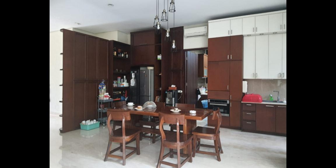 Rumah Bagus Elegan HGB di Graha Natura, Surabaya Rumah Bagus Elegan HGB di Graha Natura, Surabaya