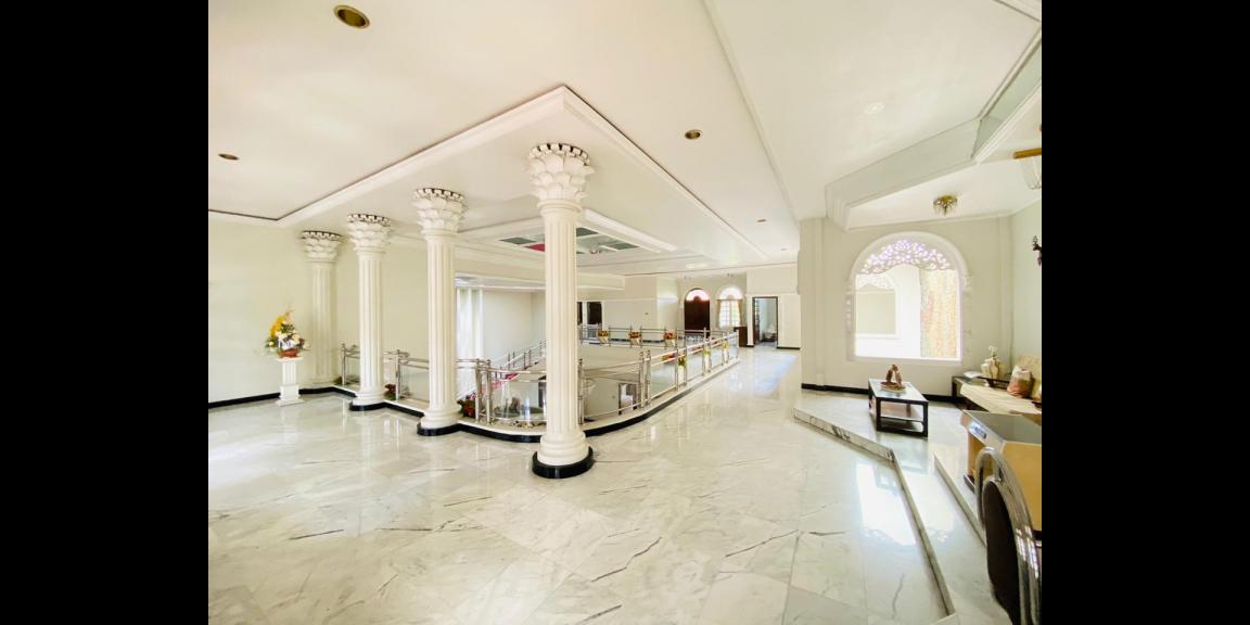 Jual Rumah Mewah Luas di Raya Dharmahusada Indah Surabaya Jual Rumah Mewah Luas di Raya Dharmahusada Indah Surabaya