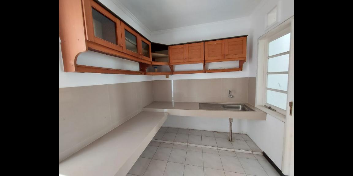 Jual Rumah Mewah di Perumahan Dian Istana Wiyung Jual Rumah Mewah di Perumahan Dian Istana Wiyung