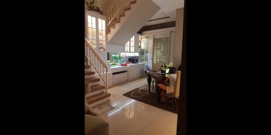 Rumah Mewah Minimalis di Perumahan Galaxy Araya Surabaya Rumah Mewah Minimalis di Perumahan Galaxy Araya Surabaya