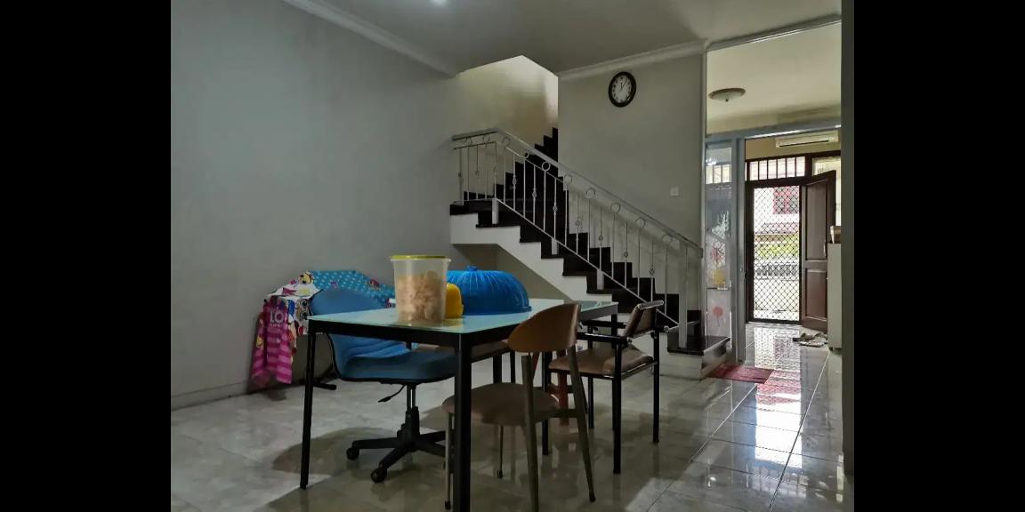 Jual Rumah 2 Lantai Taman Pondok Indah SHM Daerah Wiyung Jual Rumah 2 Lantai Taman Pondok Indah SHM Daerah Wiyung