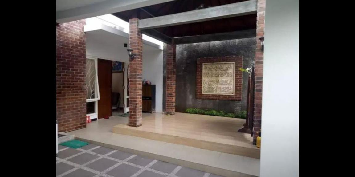 Jual Rumah Sangat Bagus di Tenggilis Utara Kota Surabaya Jual Rumah Sangat Bagus di Tenggilis Utara Kota Surabaya