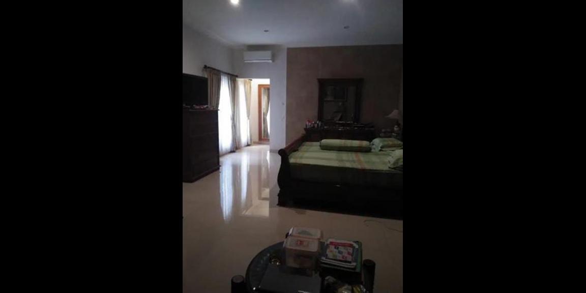 Rumah Mewah Minimalis di Perumahan The Gayungsari Surabaya Rumah Mewah Minimalis di Perumahan The Gayungsari Surabaya