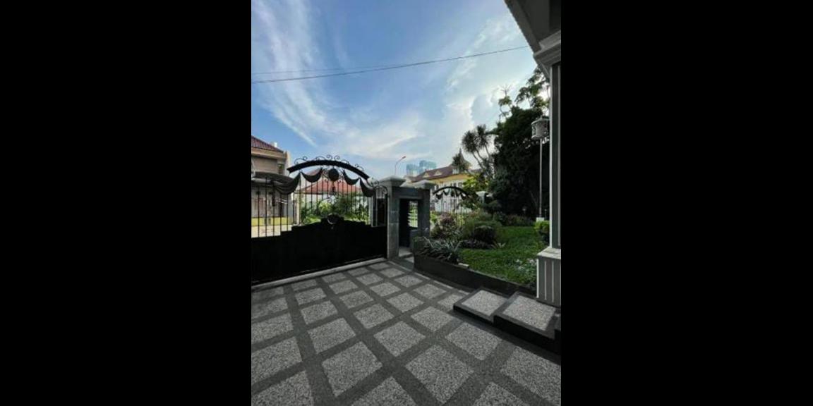 Rumah Mewah Siap Huni Dharmahusada Permai Surabaya Rumah Mewah Siap Huni Dharmahusada Permai Surabaya
