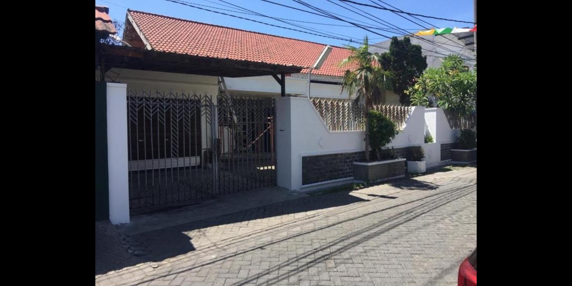 Jual Rumah Luas Siap Huni di Jalan Karang Asem Kota Surabaya Jual Rumah Luas Siap Huni di Jalan Karang Asem Kota Surabaya
