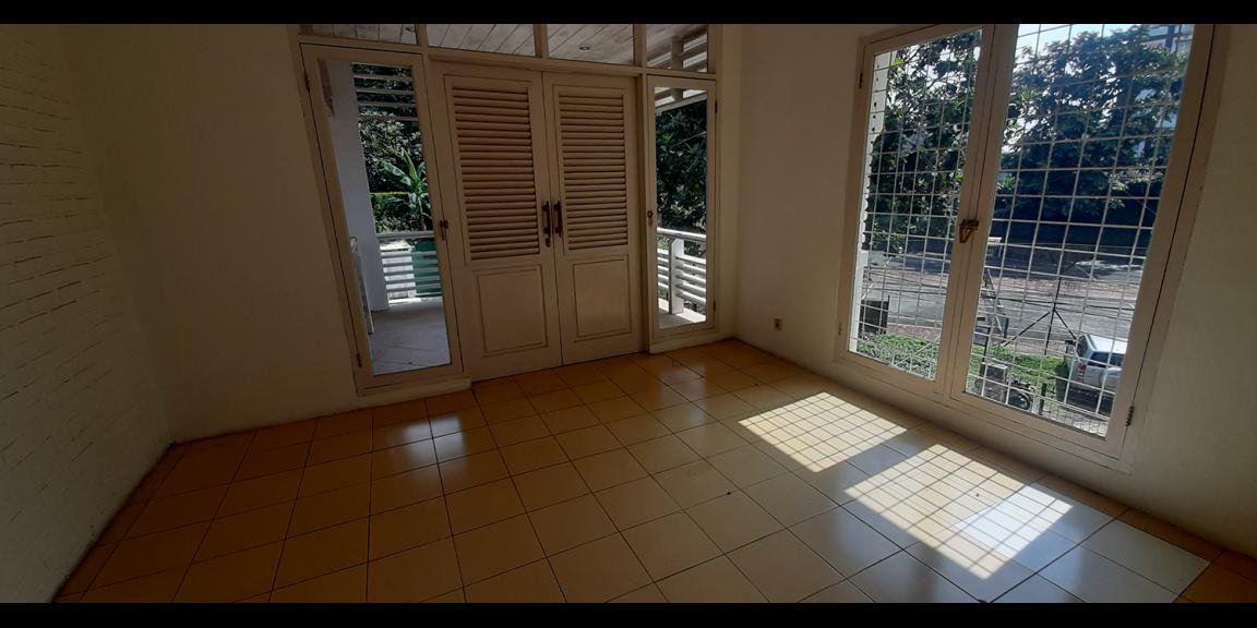 RUMAH GAYA EROPA DI KAWASAN DAGO BANDUNG RUMAH GAYA EROPA DI KAWASAN DAGO BANDUNG