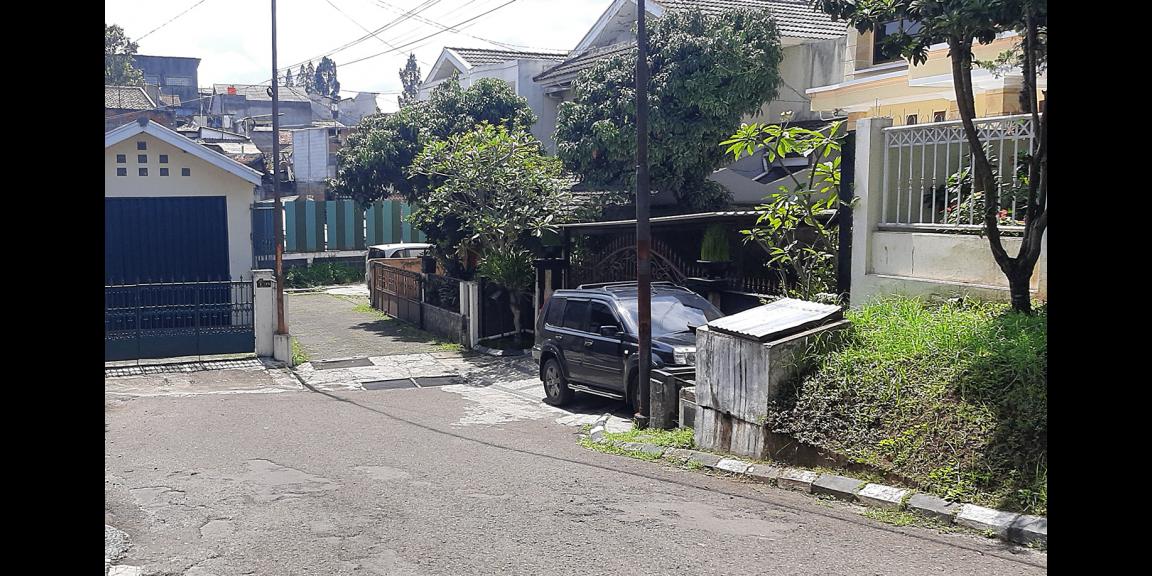 RUMAH DUA LANTAI SIAP HUNI DENGAN INDOOR SWIMMING POOL DI DAGO ASRI KOTA BANDUNG RUMAH DUA LANTAI SIAP HUNI DENGAN INDOOR SWIMMING POOL DI DAGO ASRI KOTA BANDUNG