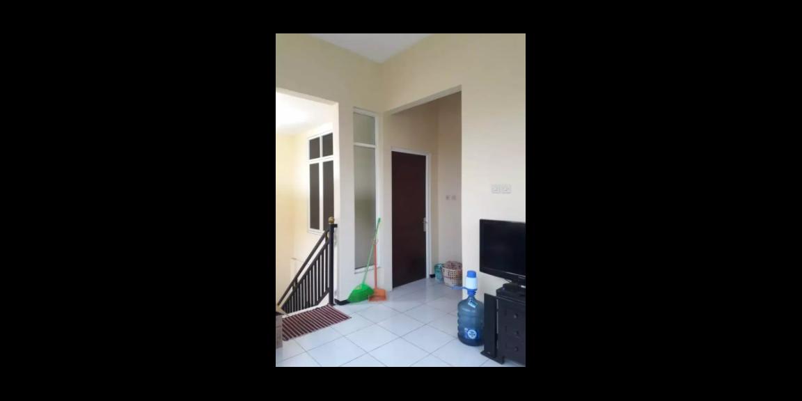 Rumah Minimalis 2 Lantai di Jambangan Row 3 Mobil Butuh Cepat Laku Rumah Minimalis 2 Lantai di Jambangan Row 3 Mobil Butuh Cepat Laku