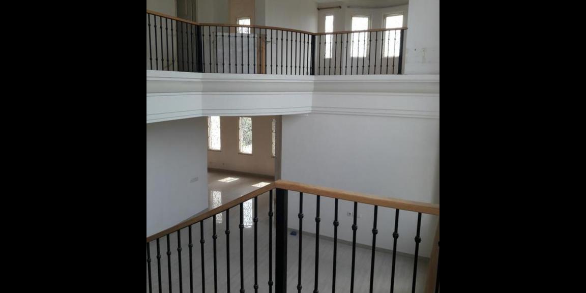 Rumah Mewah di Komplek Villa Valencia Lontar Surabaya Rumah Mewah di Komplek Villa Valencia Lontar Surabaya