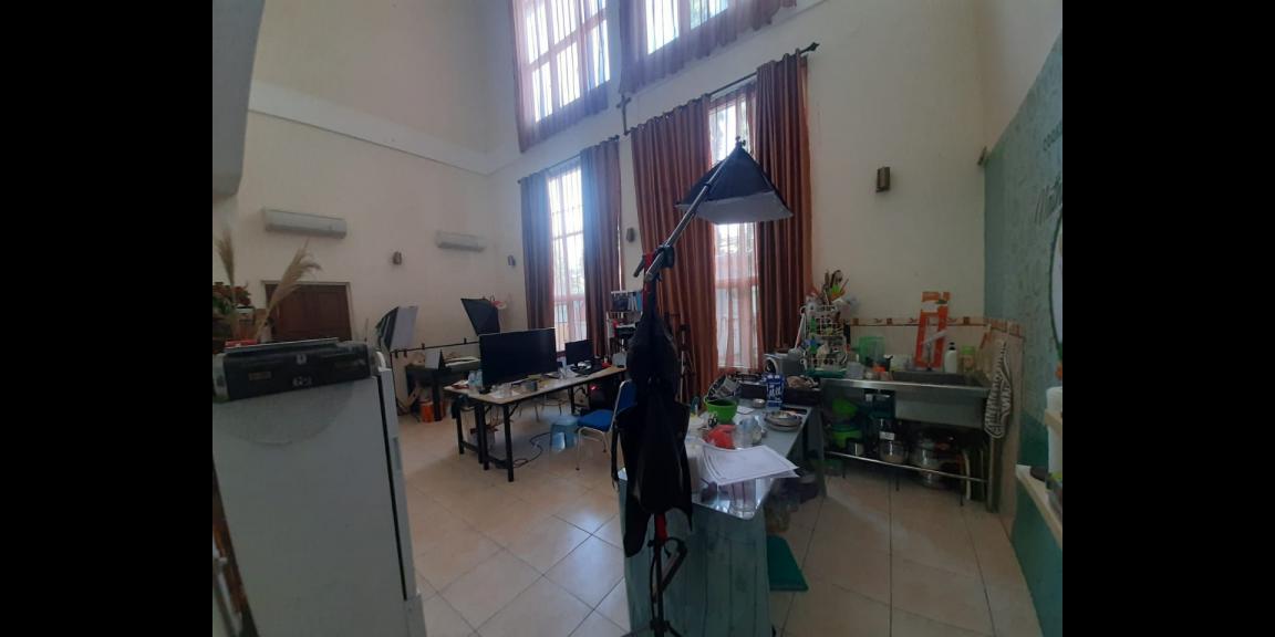 Jual Rumah Mewah di Jalan Barata Jaya Kota Surabaya Jual Rumah Mewah di Jalan Barata Jaya Kota Surabaya