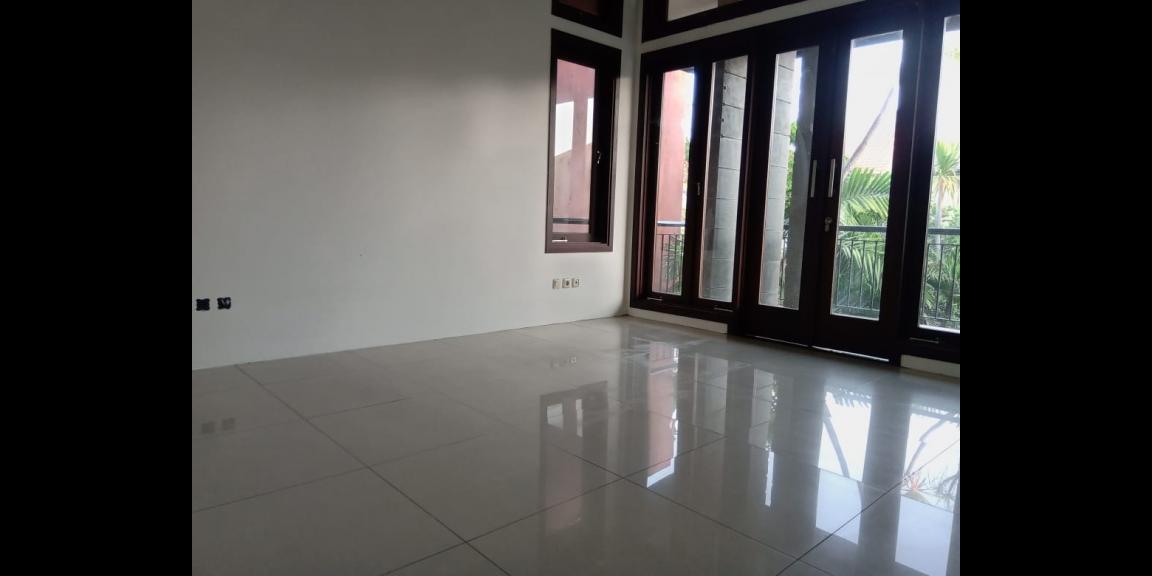 Jual Rumah Kosong Minimalis Kawasan Graha Family Surabaya Jual Rumah Kosong Minimalis Kawasan Graha Family Surabaya