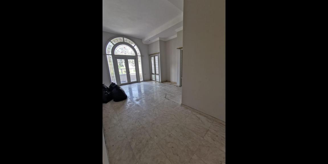 Rumah Mewah Graha Family Klasik Bagus di Kota Surabaya Rumah Mewah Graha Family Klasik Bagus di Kota Surabaya