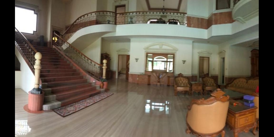 Jual Rumah Mewah Graha Family Dekat Golf di Kota Surabaya Jual Rumah Mewah Graha Family Dekat Golf di Kota Surabaya