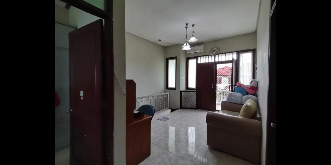 Jual Rumah 2 Lantai Taman Pondok Indah SHM Daerah Wiyung Jual Rumah 2 Lantai Taman Pondok Indah SHM Daerah Wiyung
