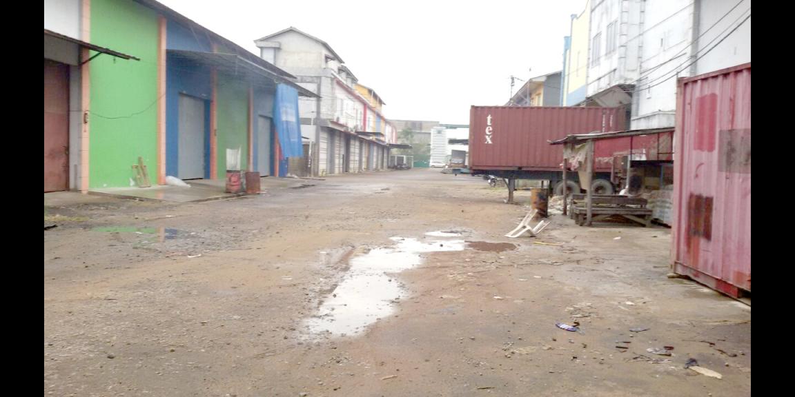 Gudang Extra Joss, Arteri Supadio, Pontianak, Kalimantan Barat Gudang Extra Joss, Arteri Supadio, Pontianak, Kalimantan Barat