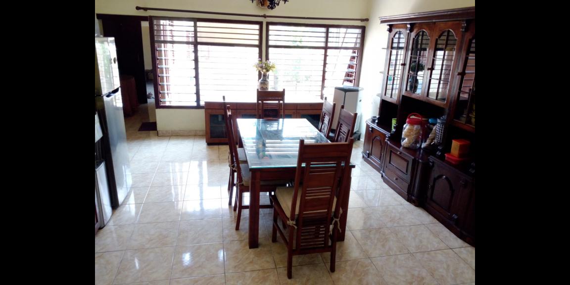 Rumah Mewah Bagus di Daerah Ketintang Timur Surabaya Rumah Mewah Bagus di Daerah Ketintang Timur Surabaya