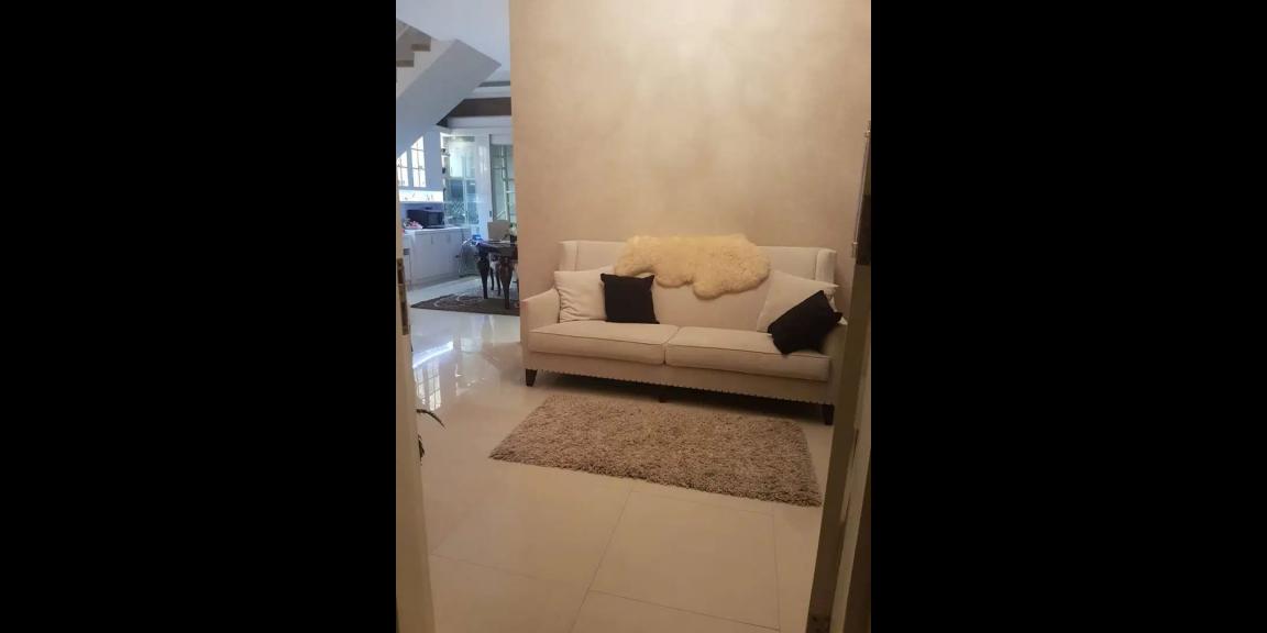 Rumah Mewah Minimalis di Perumahan Galaxy Araya Surabaya Rumah Mewah Minimalis di Perumahan Galaxy Araya Surabaya