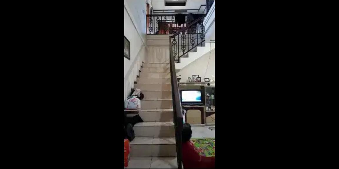 Rumah Mewah 2 Lantai di Kutisari Selatan Kota Surabaya Rumah Mewah 2 Lantai di Kutisari Selatan Kota Surabaya